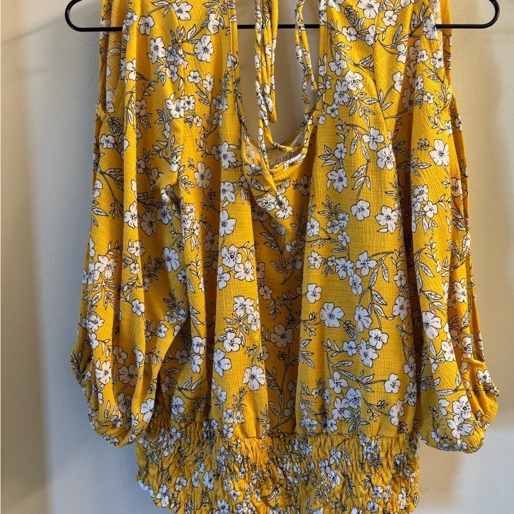 Chic Yellow Floral Blouse - Picture 5 of 6